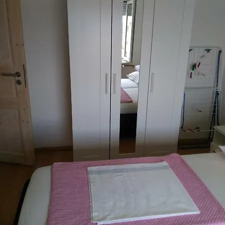 Nera Apartment *