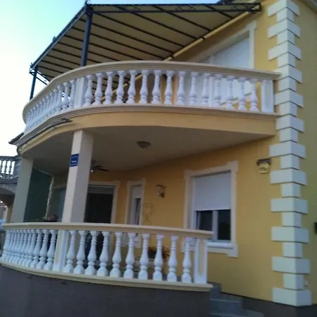 Nera Apartment *