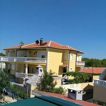 Nera Apartment *